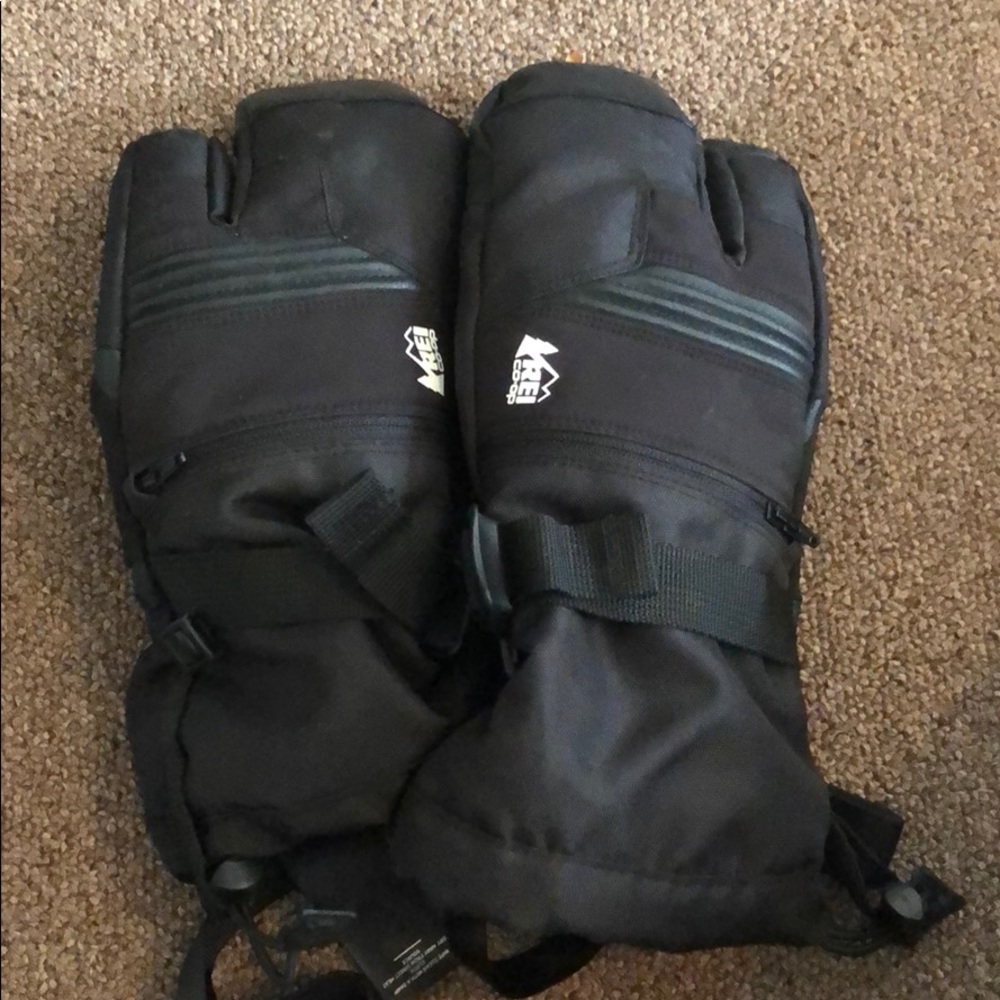 REI GLOVES